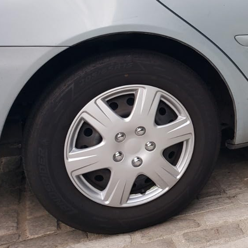 The snap-on clips are secure and not easy to fall off